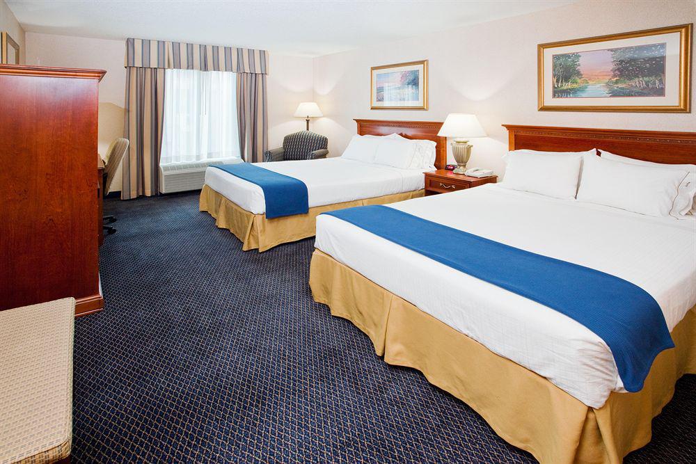 Holiday Inn Express Hotel & Suites Grand Rapids-North By Ihg Habitación foto