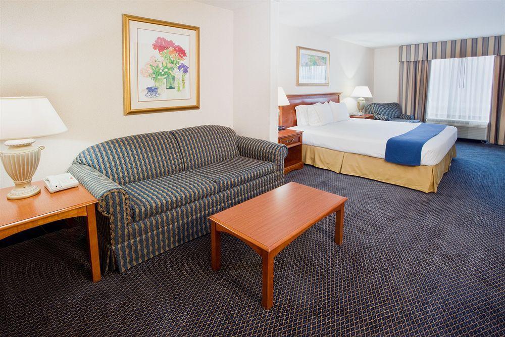 Holiday Inn Express Hotel & Suites Grand Rapids-North By Ihg Habitación foto