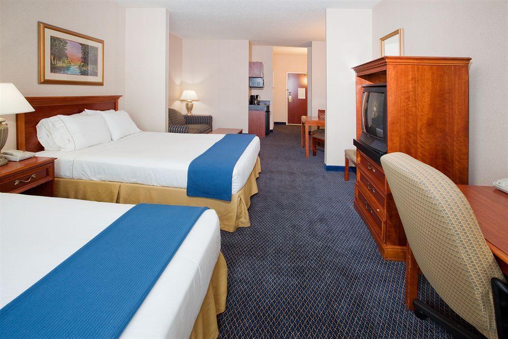 Holiday Inn Express Hotel & Suites Grand Rapids-North By Ihg Habitación foto