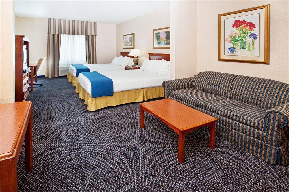 Holiday Inn Express Hotel & Suites Grand Rapids-North By Ihg Habitación foto