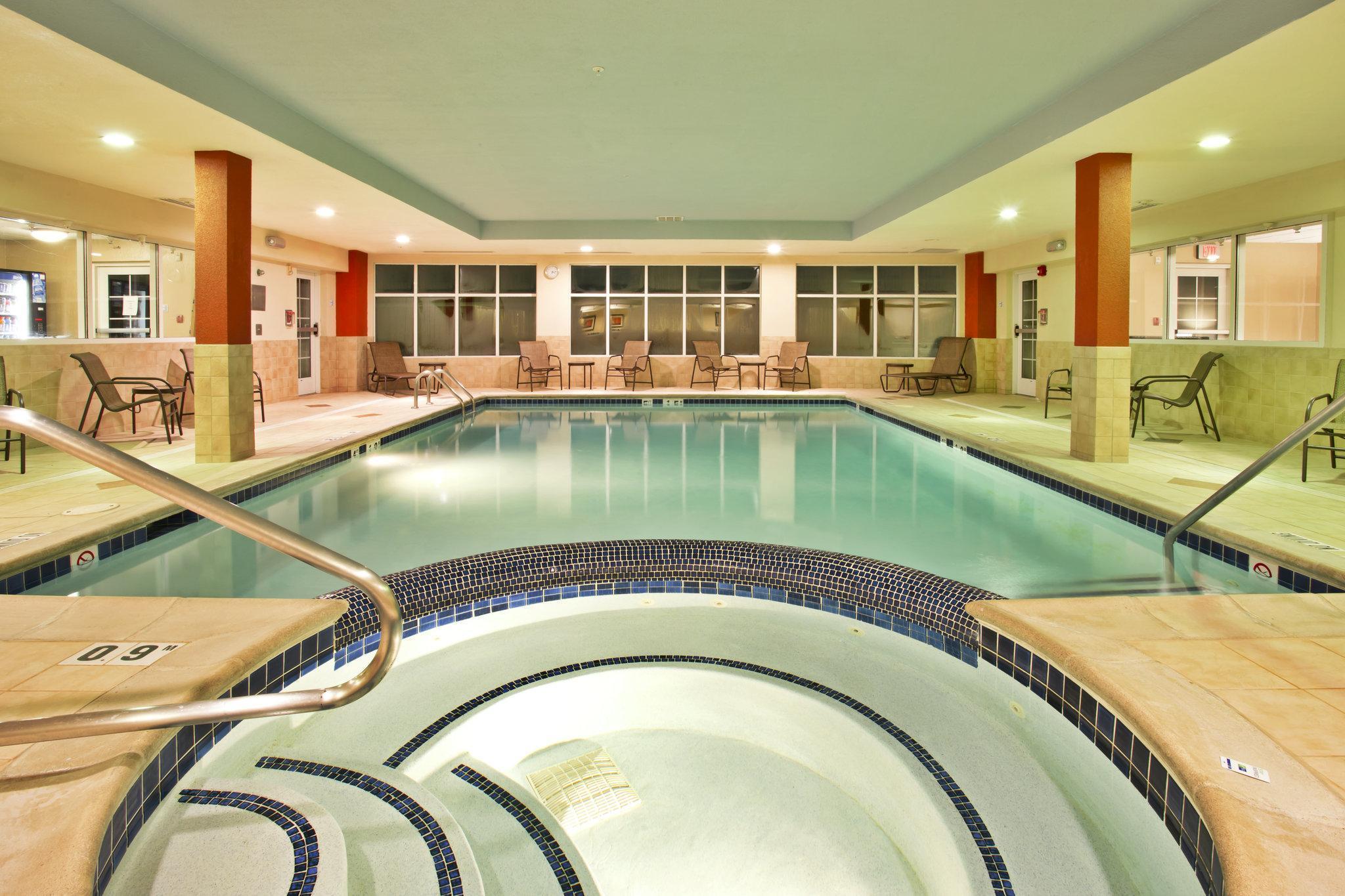 Holiday Inn Express Hotel & Suites Grand Rapids-North By Ihg Exterior foto