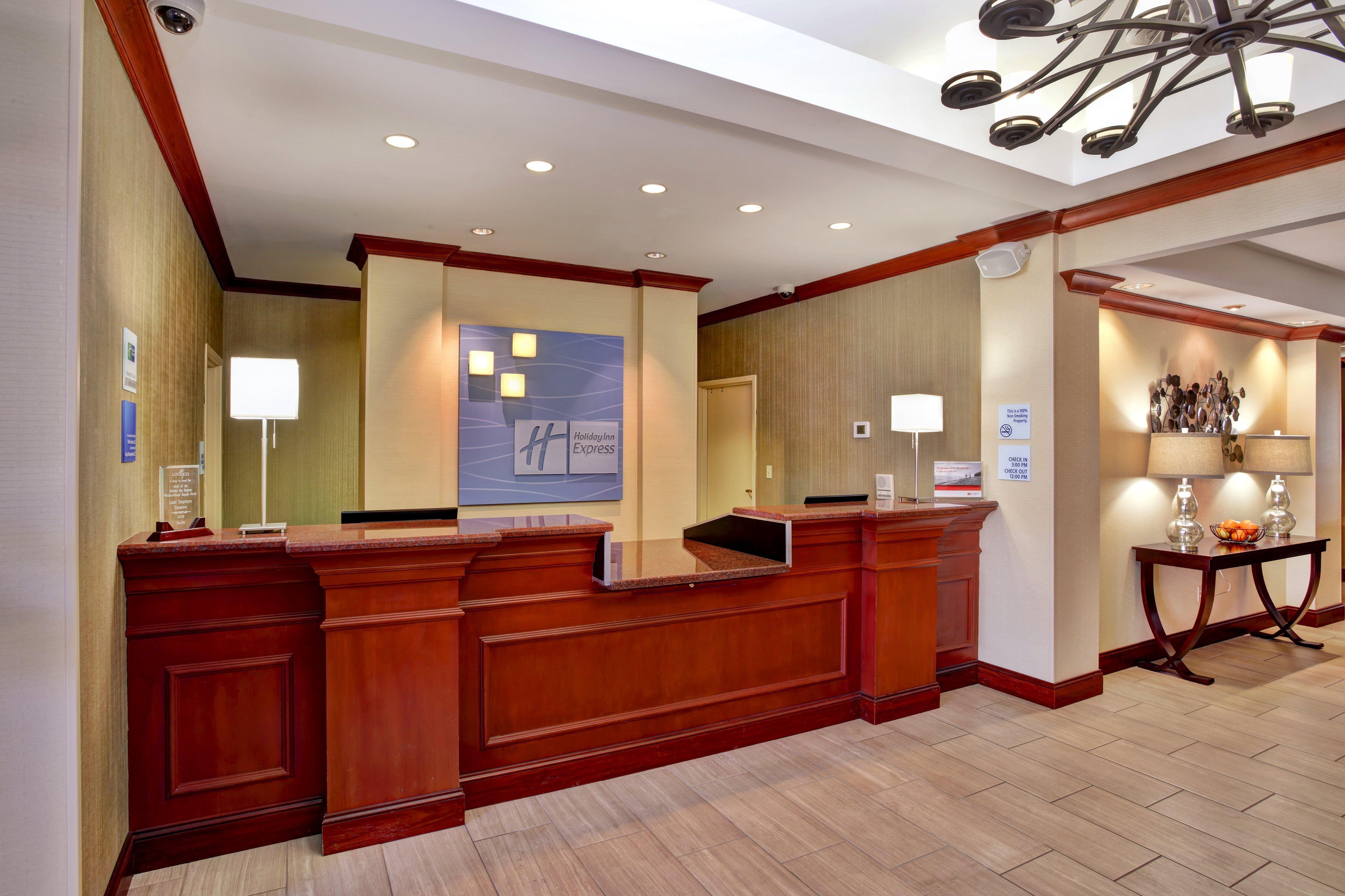 Holiday Inn Express Hotel & Suites Grand Rapids-North By Ihg Exterior foto