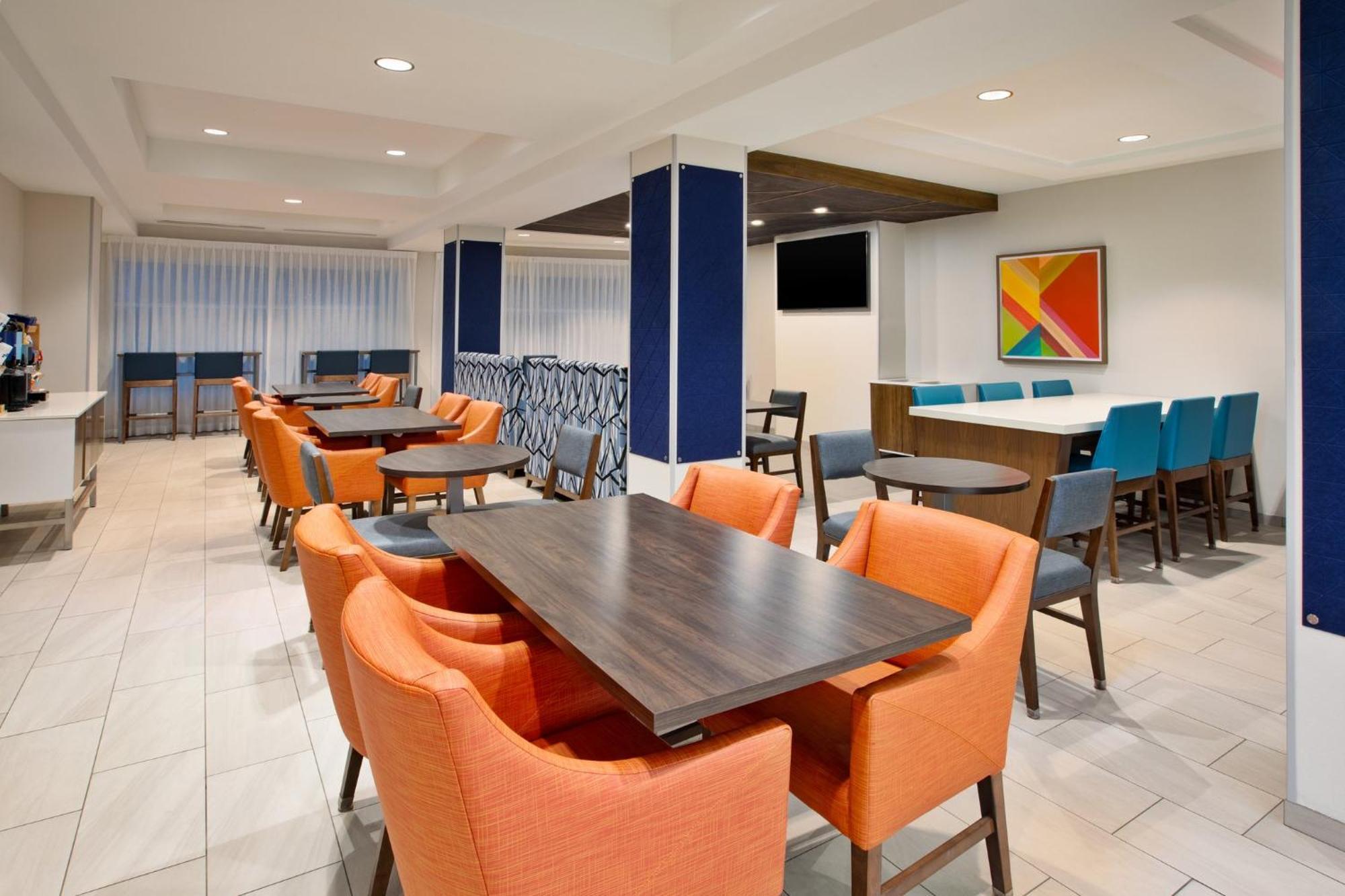 Holiday Inn Express Hotel & Suites Grand Rapids-North By Ihg Exterior foto