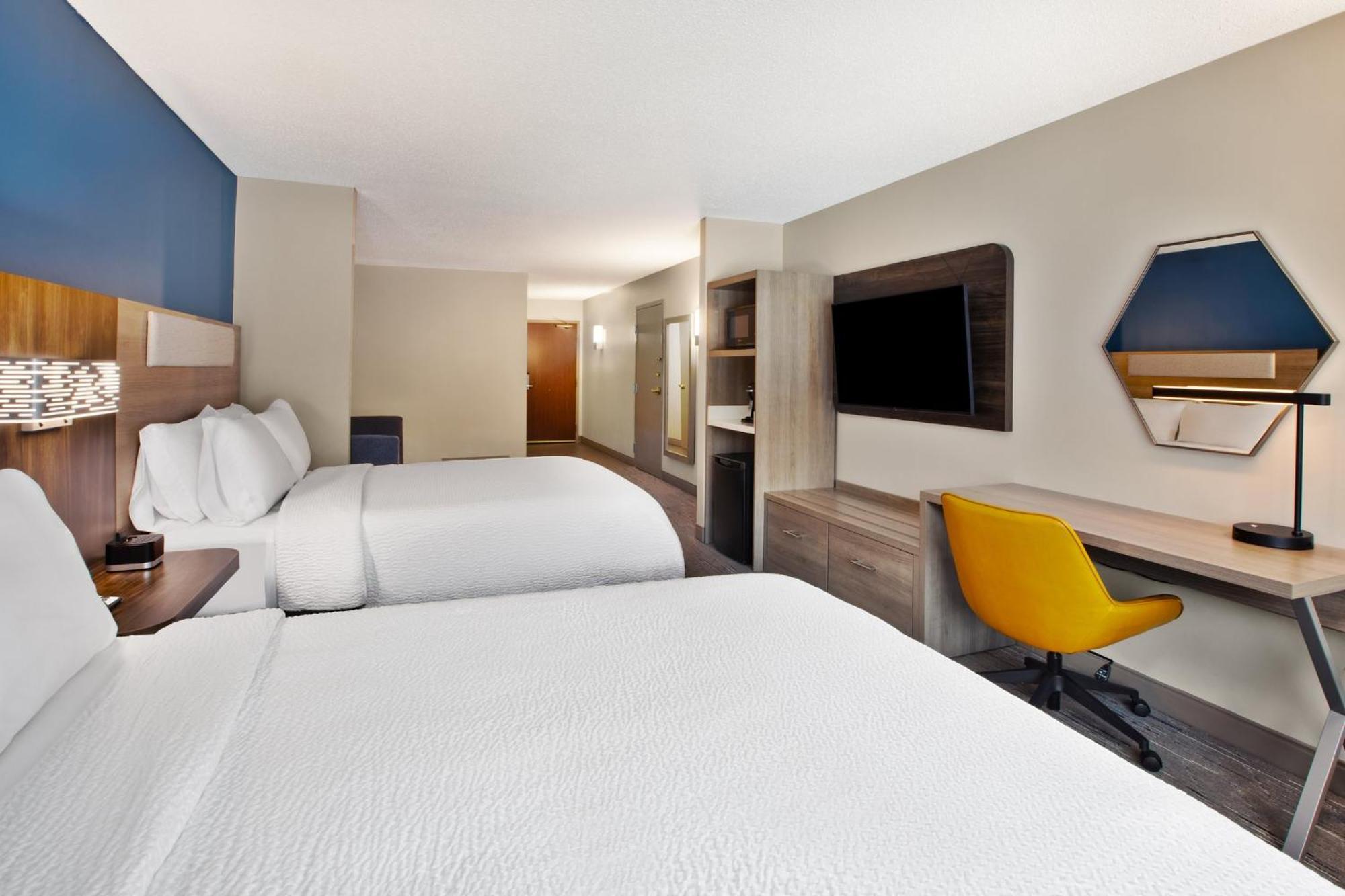 Holiday Inn Express Hotel & Suites Grand Rapids-North By Ihg Exterior foto
