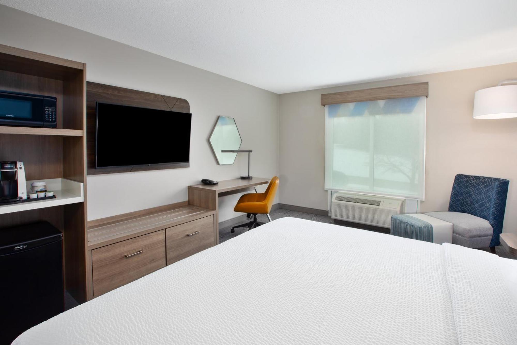Holiday Inn Express Hotel & Suites Grand Rapids-North By Ihg Exterior foto