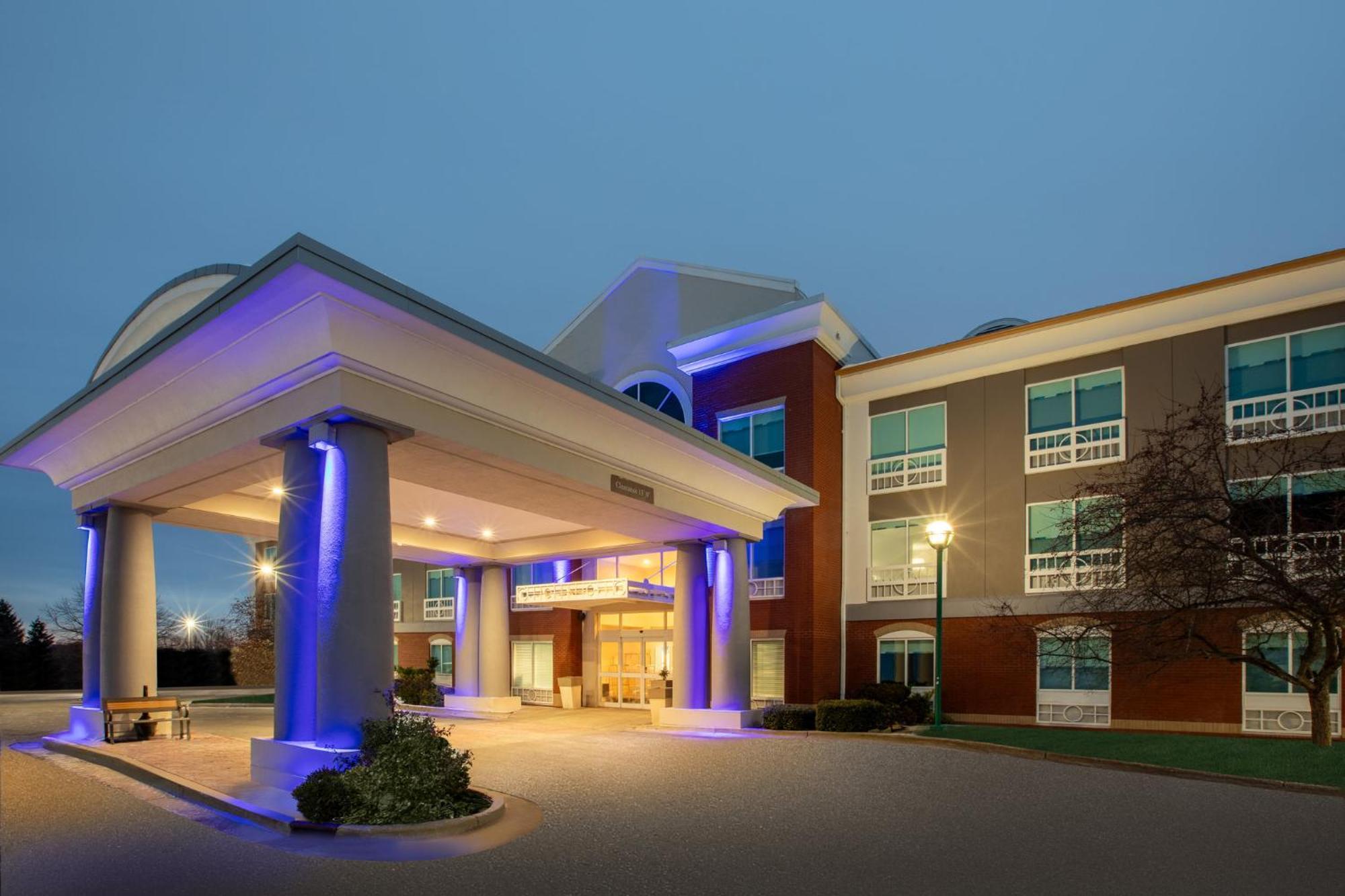 Holiday Inn Express Hotel & Suites Grand Rapids-North By Ihg Exterior foto