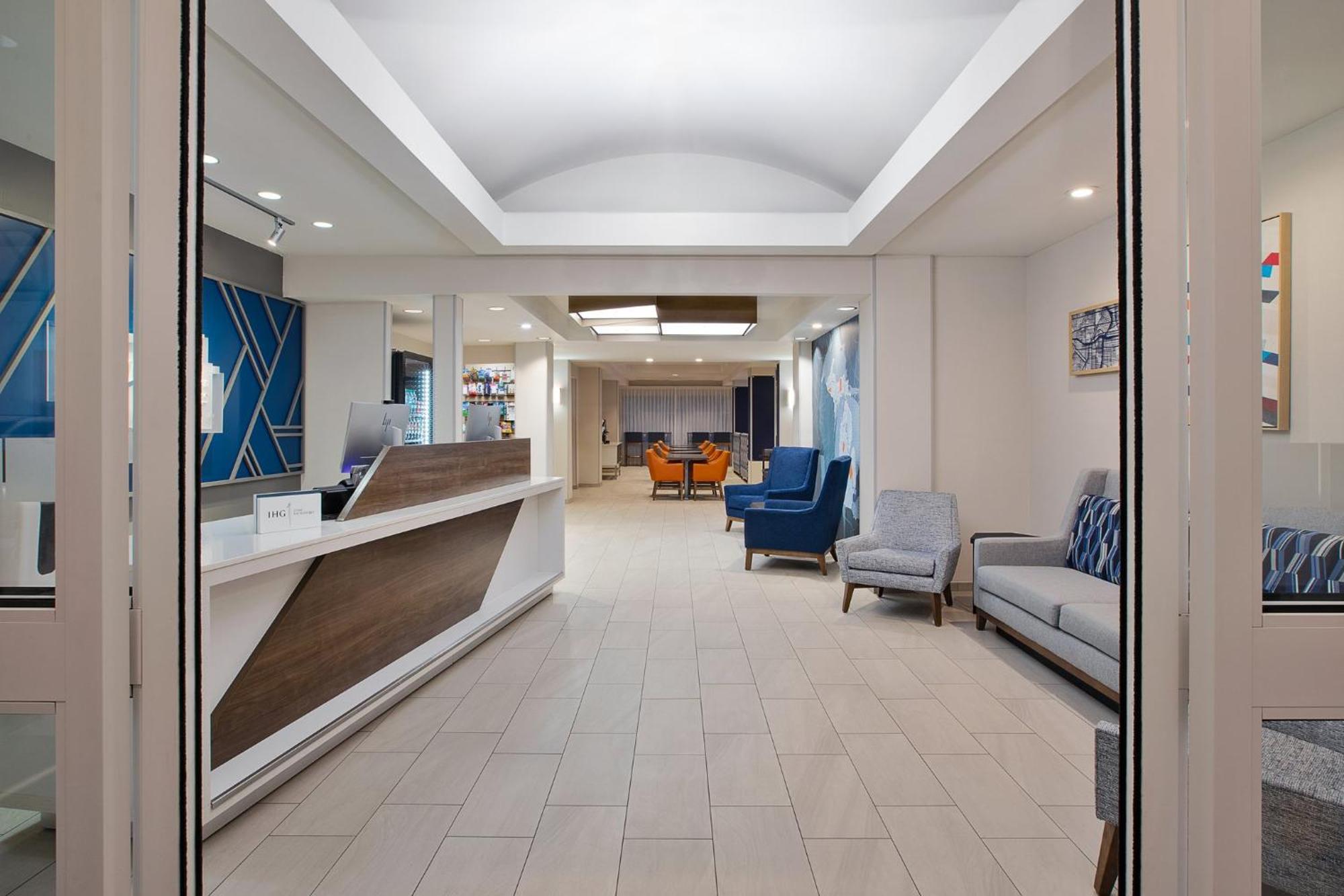 Holiday Inn Express Hotel & Suites Grand Rapids-North By Ihg Exterior foto