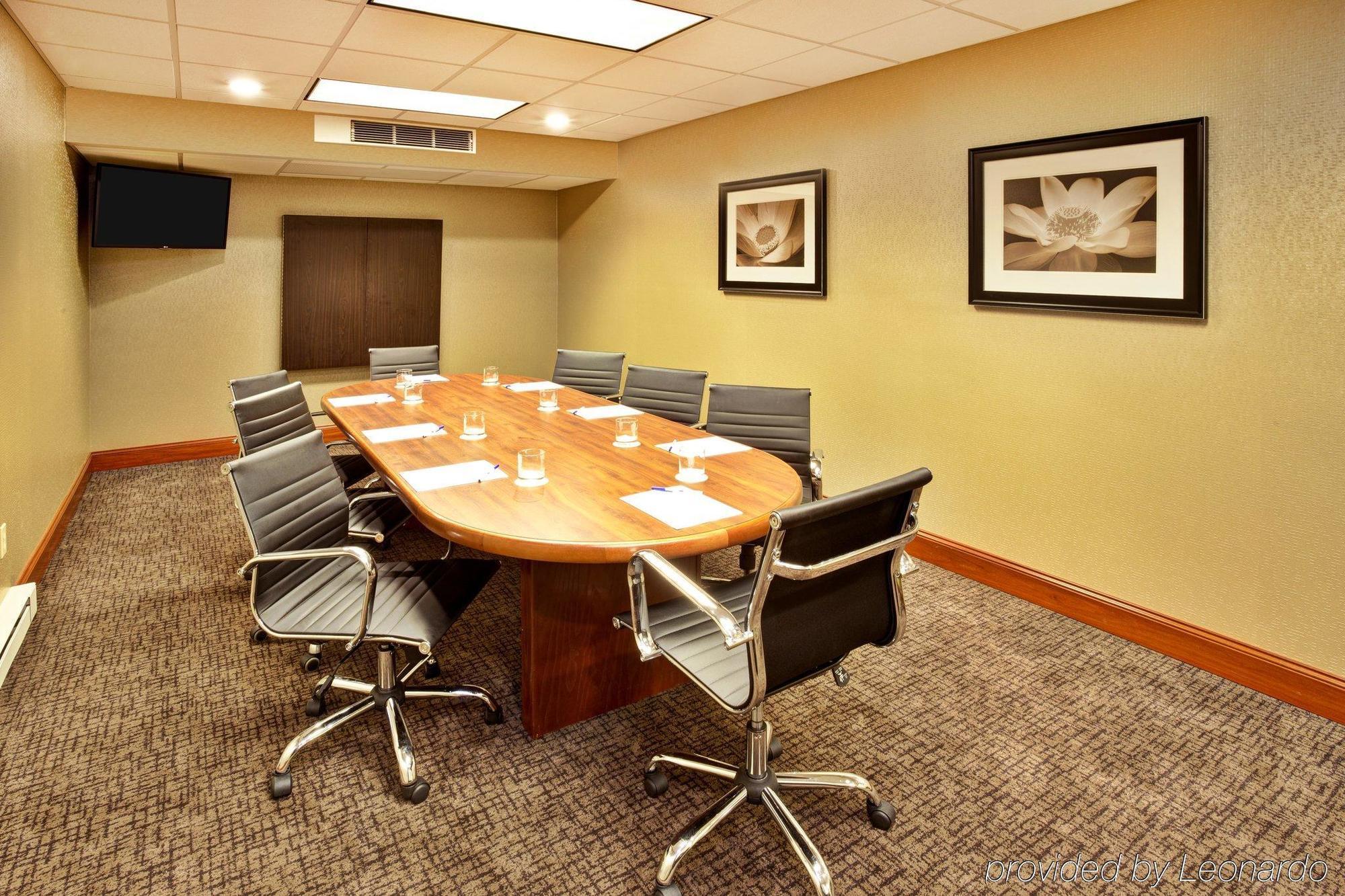 Holiday Inn Express Hotel & Suites Grand Rapids-North By Ihg Exterior foto